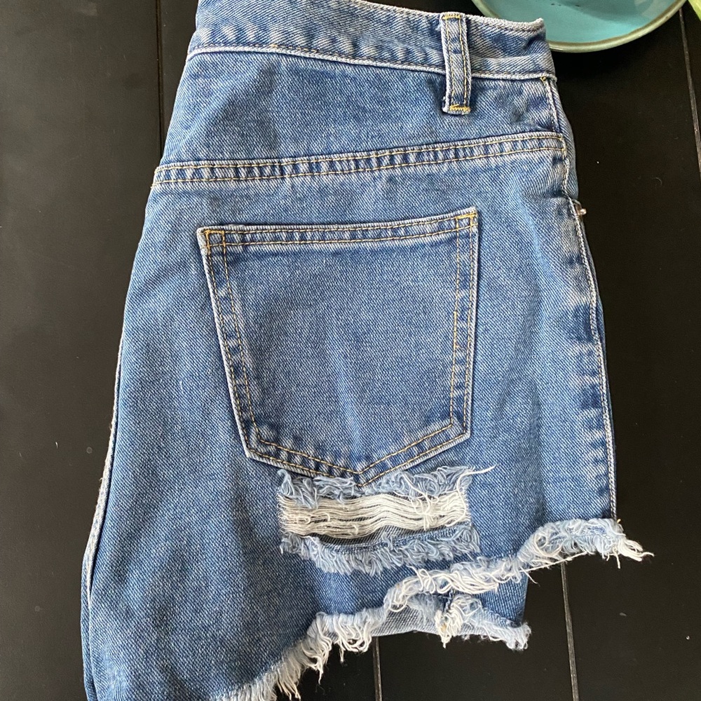 Never worn ripped jean shorts size 6